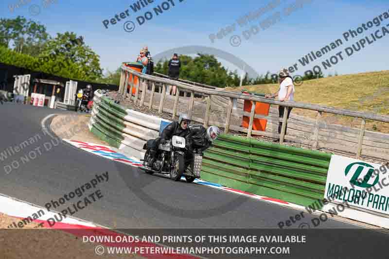 Vintage motorcycle club;eventdigitalimages;mallory park;mallory park trackday photographs;no limits trackdays;peter wileman photography;trackday digital images;trackday photos;vmcc festival 1000 bikes photographs